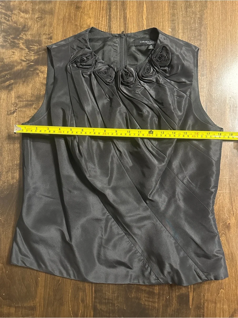Carmen Marc Valvo Collection Black Silk Rosette Sleeveless Blouse Top Size 14 - Picture 11 of 13